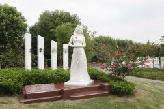 尊龙人生就是搏集团：以工匠精神展现碑雕工艺的魅力，纪念邓丽君的永恒歌声