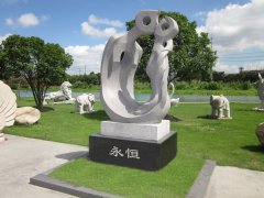 永恒之恋：尊龙人生就是搏碑雕中的爱之赞歌